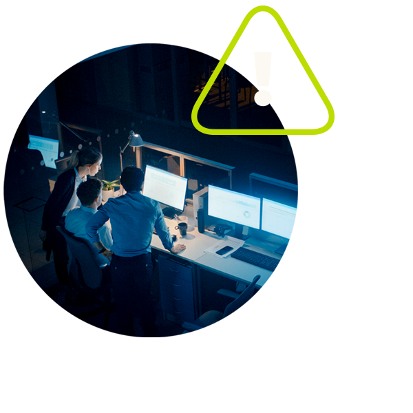 Nachtschicht von IT-Entwicklern, Diskussion beim Debugging
